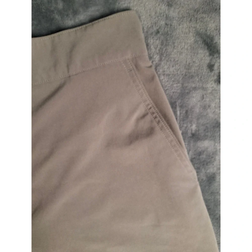 Nike Dri-FIT Mens Training Shorts Khaki Tan Mesh Inset Size Medium RN56323